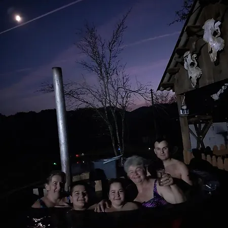 Sejour Farm Casuta Traditionala,rosia Montana, Acces Optional Hottube Guest house
